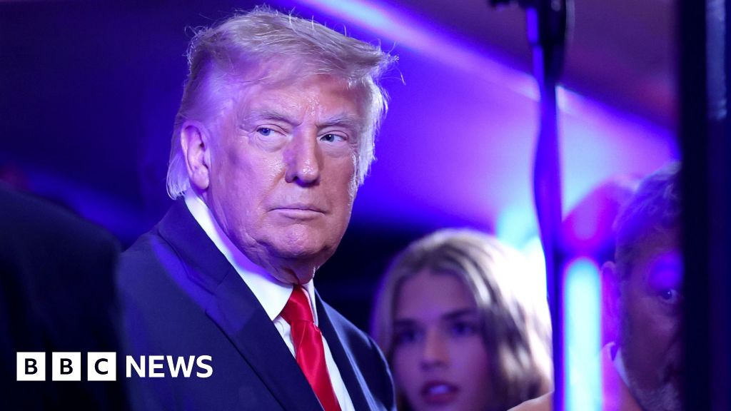 Trump booed at Knicks-Spurs game as he became first US president at NBA Finals